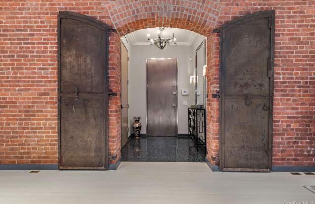 500 Greenwich Street unit: 401