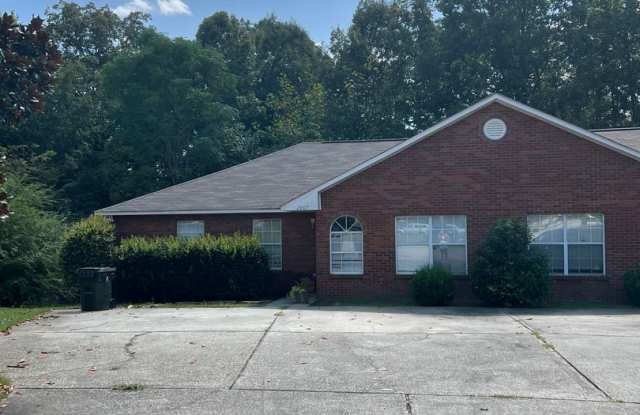 3bed/2bath in Harmon Estates available in August!