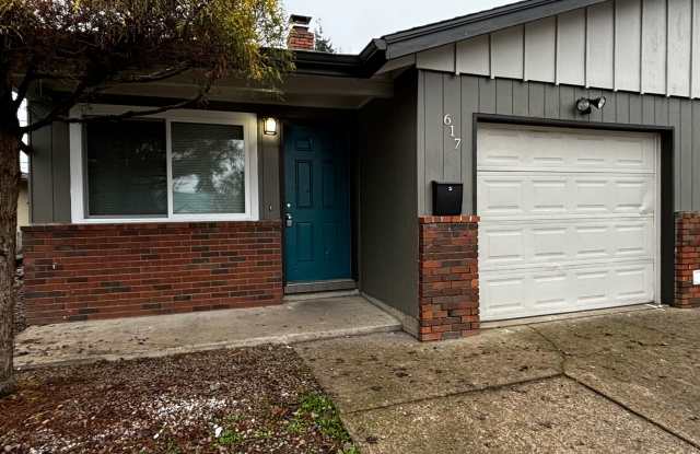 3-Bedroom Duplex Located in a Convenient Location!