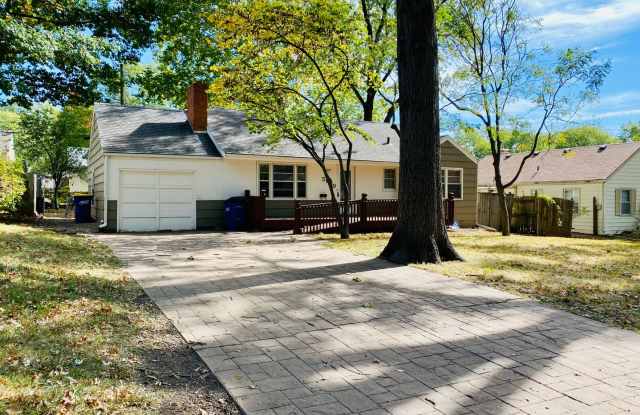 {5639} Spacious Ranch + Two Separate Living Quarters + Fenced Yard!