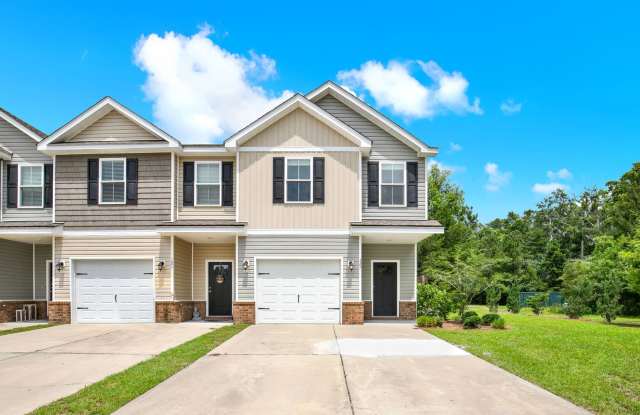 Photo of Spacious 3-Bedroom End-Unit Townhome in Prime Richmond Hill Location!