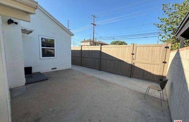 Photo of 1411 North Avon Street