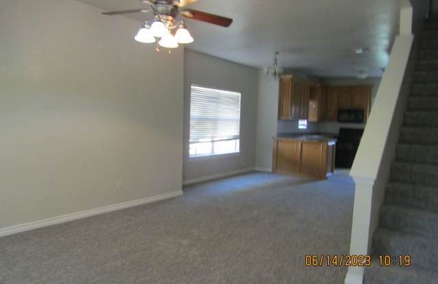 ALL ELECTRIC HOME!! PETS NEGOTIABLE WITH OWNER APPROVAL!!