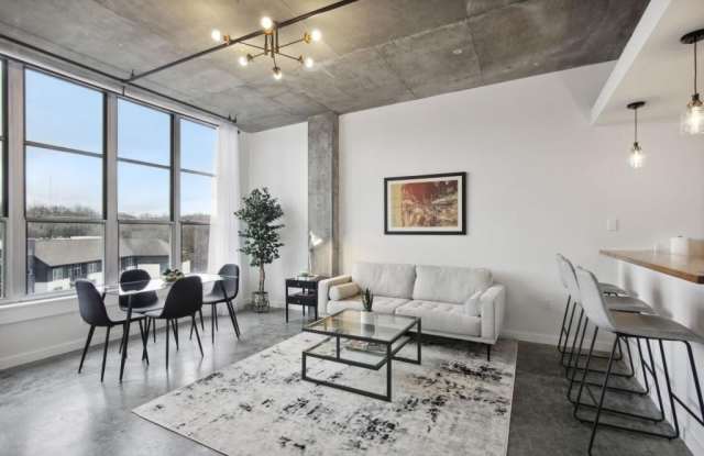 245 N Highland Avenue NE unit: 404