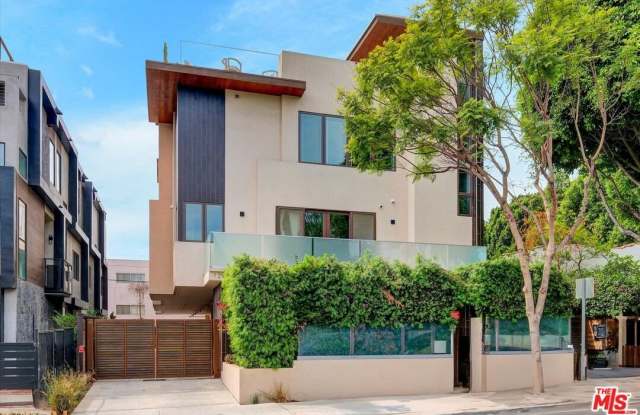 Photo of 1249 N Formosa Ave