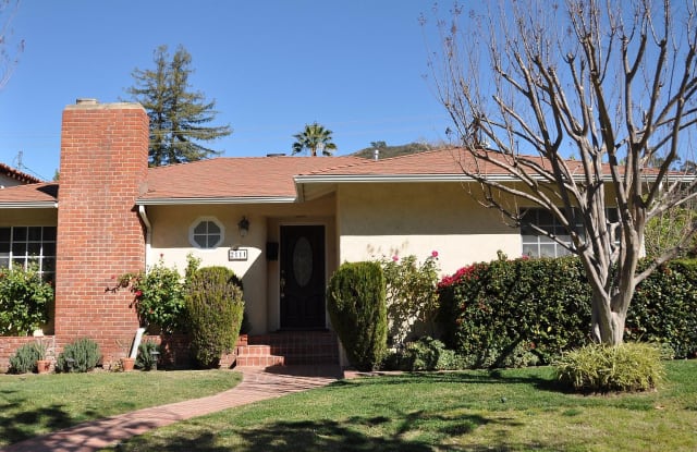 2111 E Glenoaks Blvd - 2111 Glenoaks Boulevard, Glendale, CA 91206