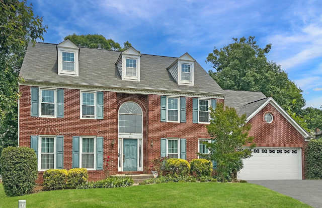 814 AUTUMN BREEZE COURT