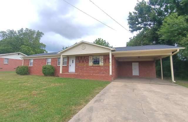 4-Bed, 2-Bath house with huge backyard