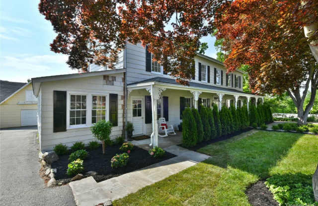 1415 Old Northern Boulevard unit: 1S