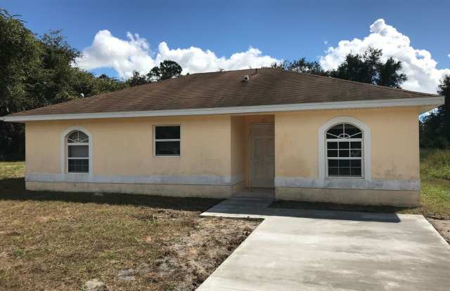 655 Jessie Ln - 655 Jessie Lane, Lehigh Acres, FL 33972