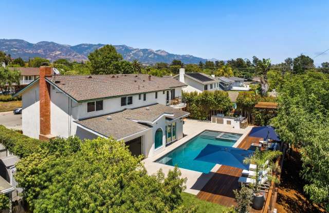 Photo of 5329 University Drive