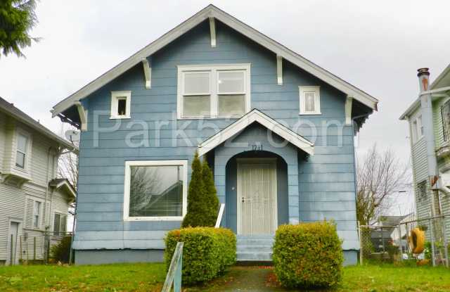 Tacoma Duplex - 1711 S 9th St #B, Tacoma, WA 98405