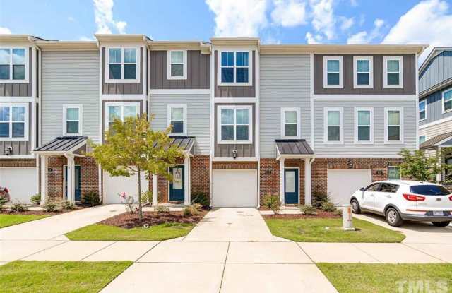 Gorgeous 3 Bed | 3.5 Bath Townhouse in Holly Springs - 432 Skymont Drive, Wake County, NC 27540