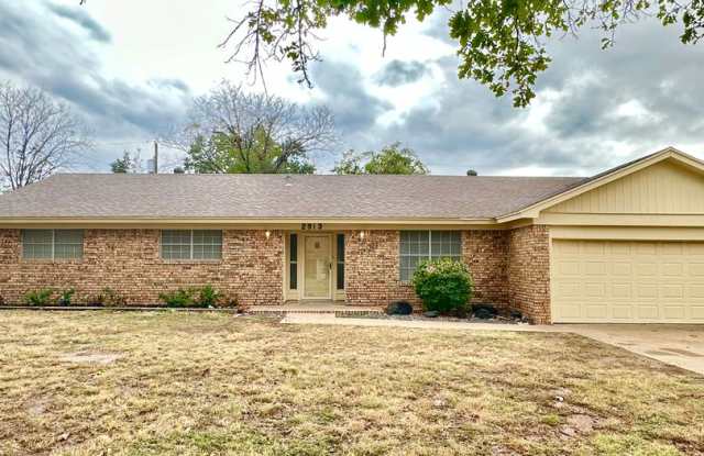 COMING JUNE 2026 - Spacious 3 Bedroom 2 Bathroom Home in College Hills Neighborhood!