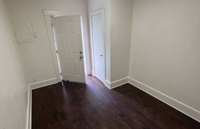 1928 E Maryland Street