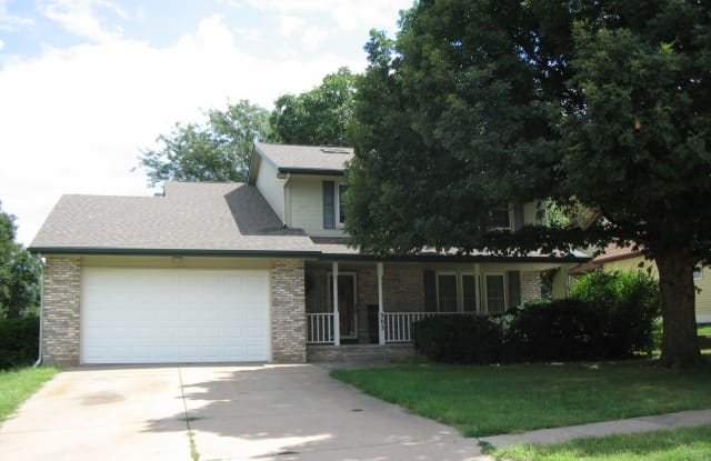 303 Pierce Street - 303 Pierce Street, Papillion, NE 68046