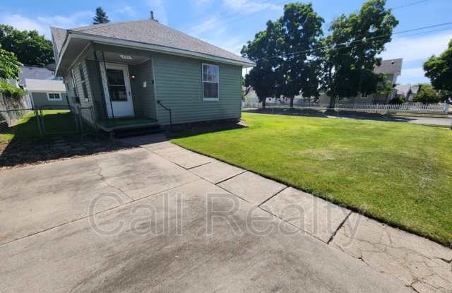 829 W Chelan Ave