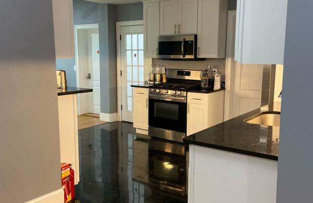 Massive Brighton 8 Bed / 9 Bath House in the 1700 block of Comm Ave!!!! Students Welcome. Avail 9/1/2026