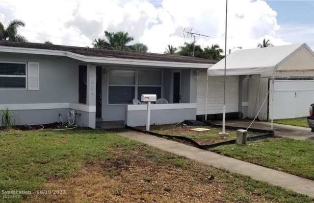 1504 NE 2ND ST - 1504 Northeast 2nd Street, Pompano Beach, FL 33060