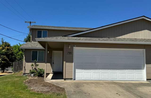 Photo of 4 bedroom 1.5 bathroom duplex