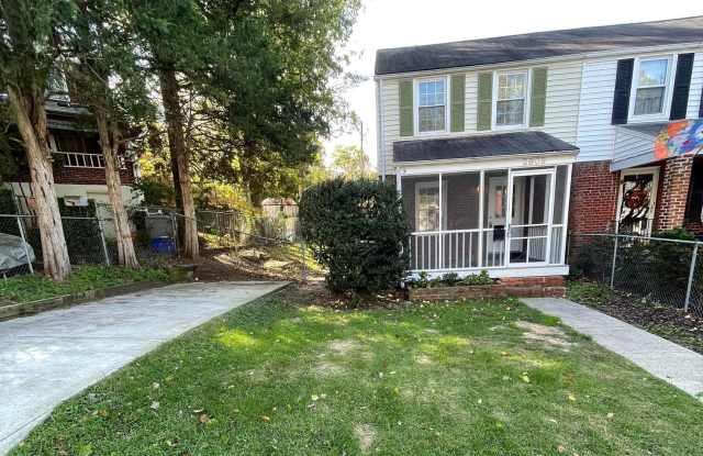 2805 FARMINGTON DRIVE - 2805 Farmington Drive, Huntington, VA 22303