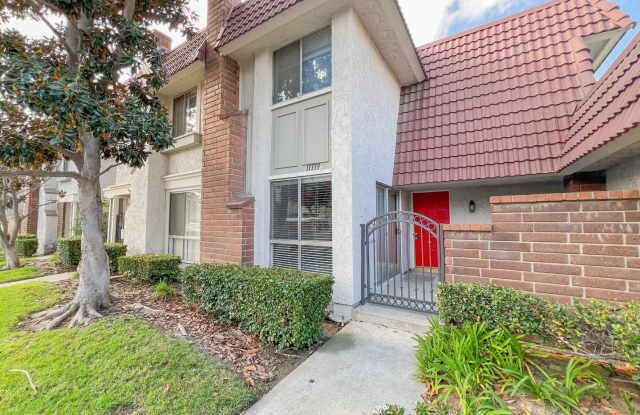 Cypress 2 Bed Townhome - 2 Car Garage - Gorgeous - Amenities Galore!!!!!