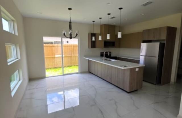 Photo of 1807 West Violet Drive - 4