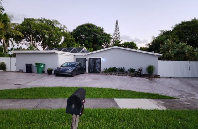 9900 Pan American Dr. - 9900 Pan American Drive, Cutler Bay, FL 33189