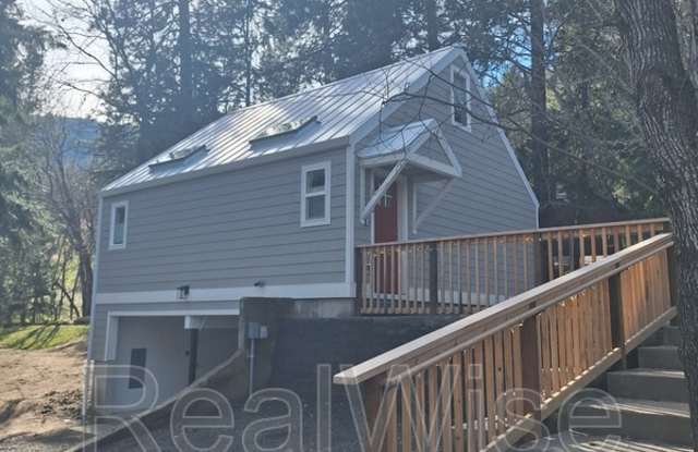 126 Strawberry Ln