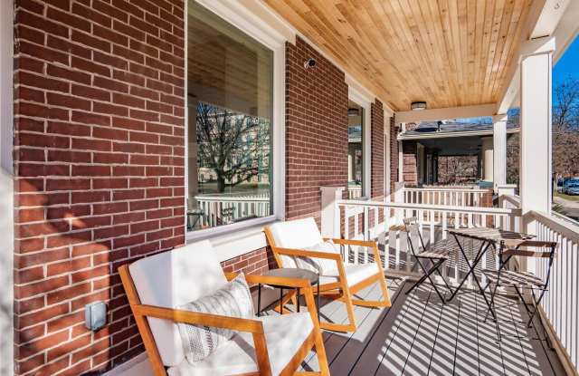 308 E Deshler Avenue