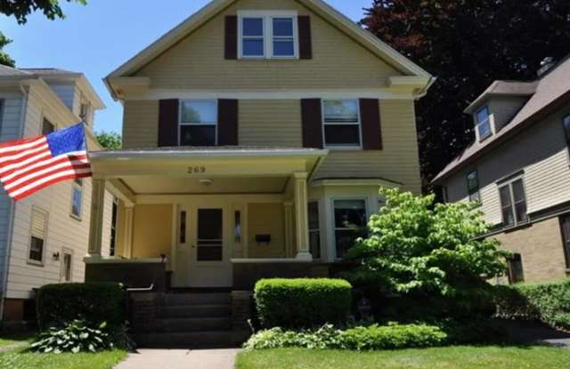 4-Bedroom Single Family Home in the Desirable Park Ave Area!