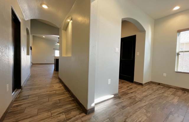 Lovely 3 Bedroom 2 Bathroom Home In NE ABQ!