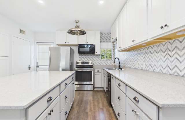 6501 N 17th Avenue unit: 208