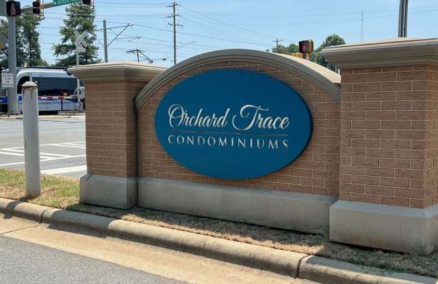 Spacious One Bedroom Available.  Close to University and Downtown Area.