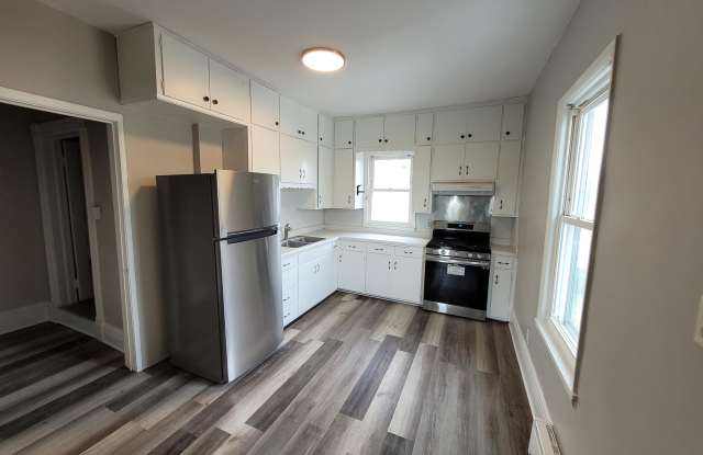 133 Winifred Street West - 3