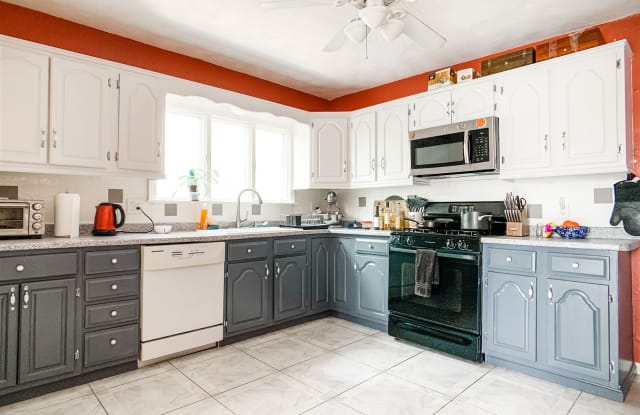 384 Fellsway West - 384 Fellsway West, Medford, MA 02155