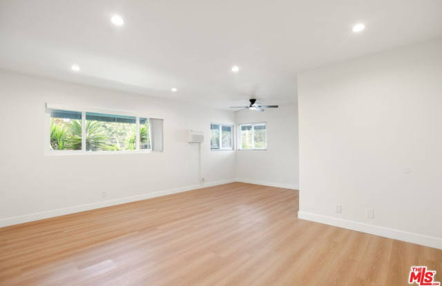 Photo of 8440 Willoughby Ave unit: 3