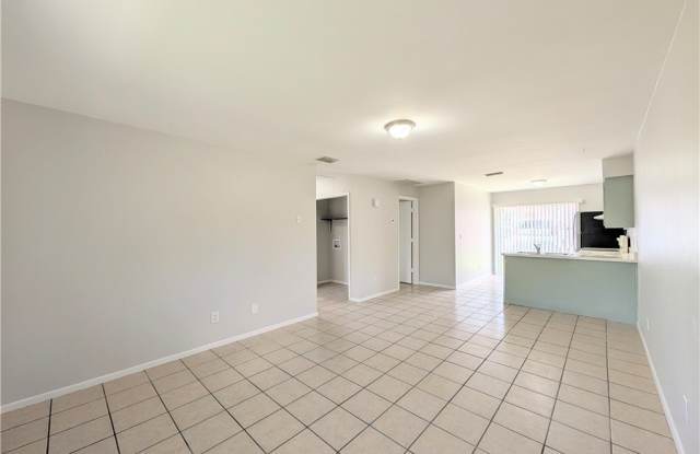 Photo of 427 NE Pine Island Lane unit: 1