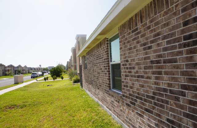 2802 Primrose Avenue - 1