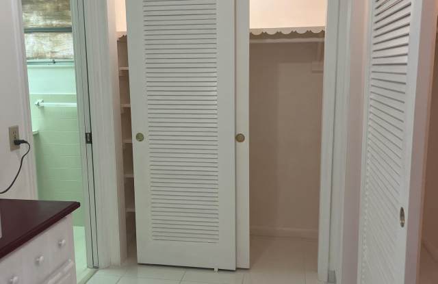 1168 SW 13th Place unit: B