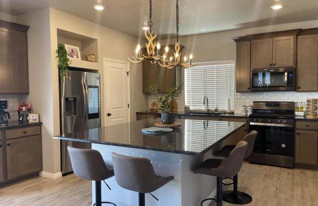 197 E Brushy Canyon St,