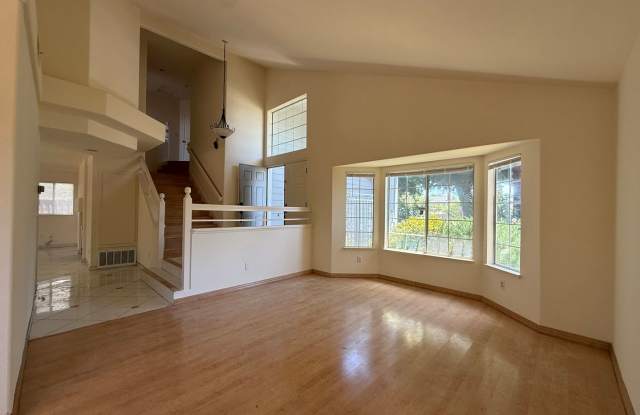 Wonderful floor plan and great location!