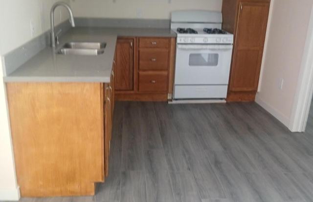 45627 Deglet Noor Street unit: 2