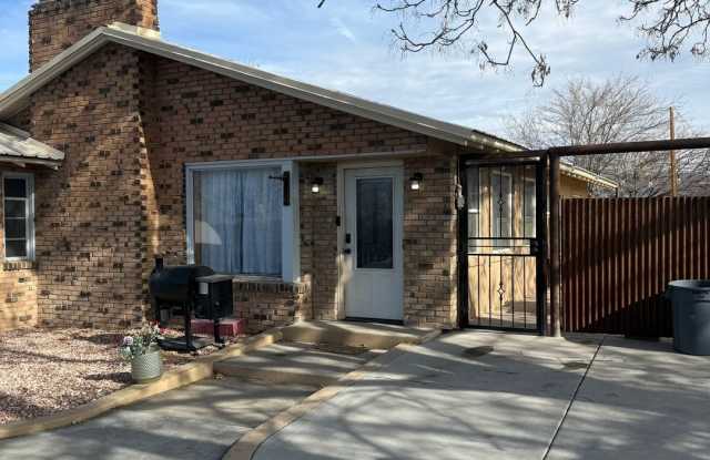 Fully Furnished Spacious 3 Bed 2 Bath, Pet Friendly Home in Orchard Mesa All Utilities Included!