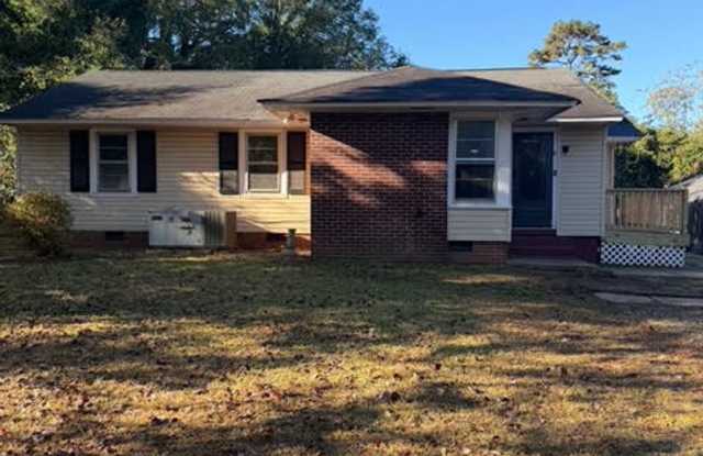 Photo of Charming 4BR/2BA House w/ Fenced back yard!