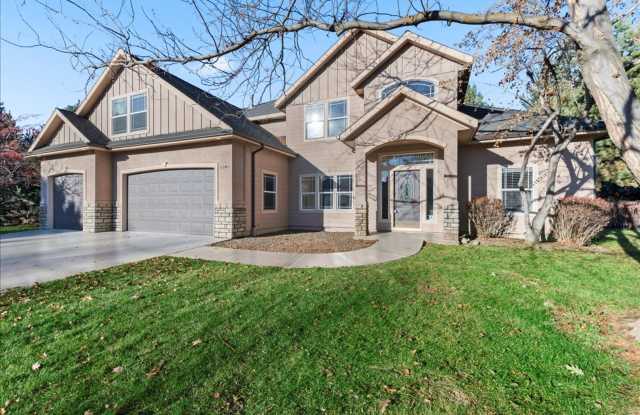 Quiet, Convenient, and Spacious 5 Bedroom 4 Bathroom Home