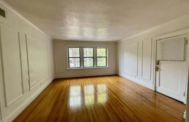 6333 South Rosebury Avenue - 2W