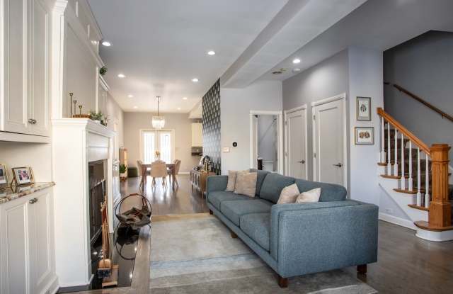 1835 W Fletcher Street