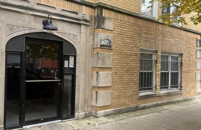 2747 W LEMOYNE Street unit: 3