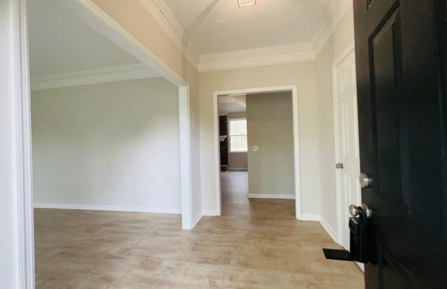 Newly Renovated Home on Quiet Neighborhood